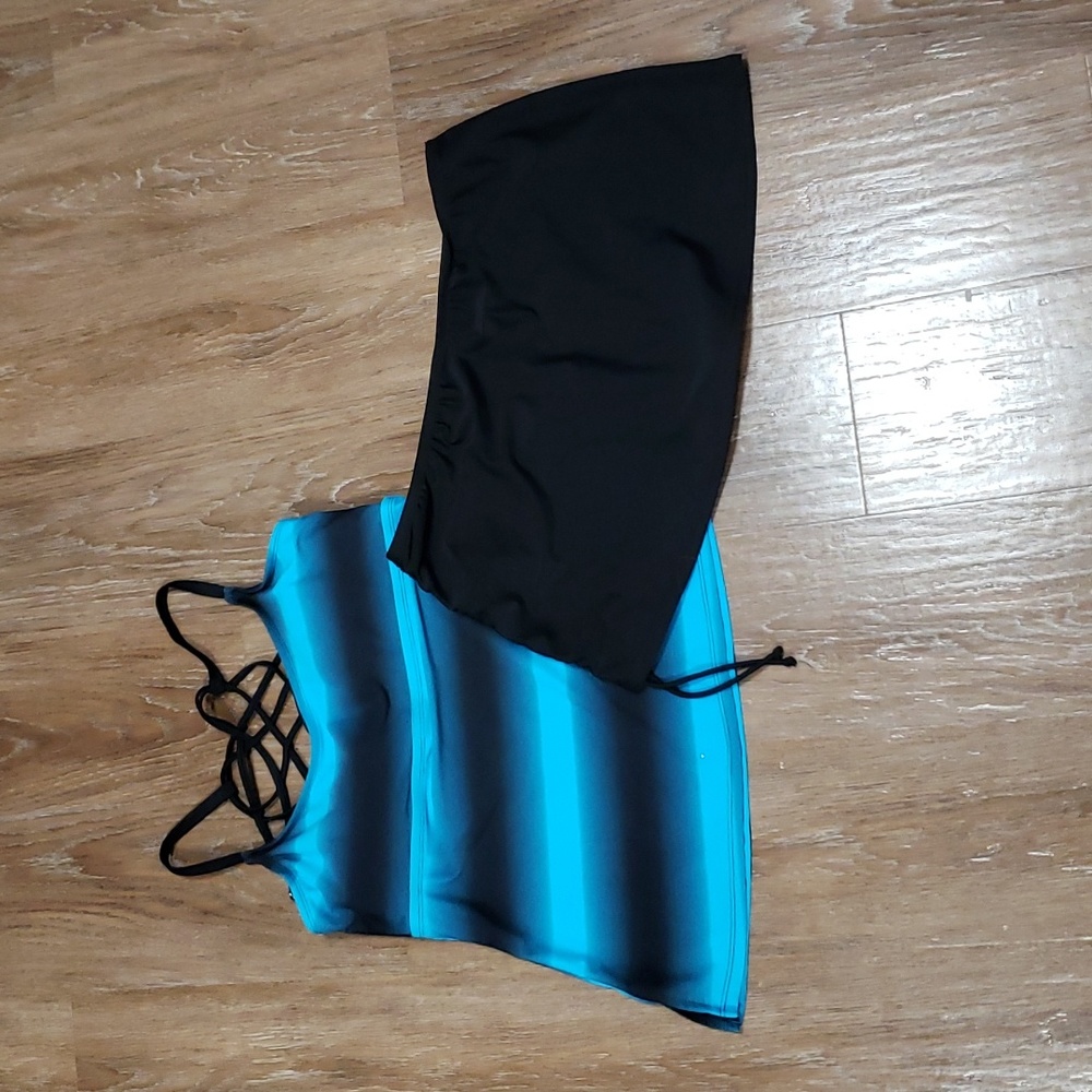 (L) Striped Two Piece Matching Tankini Swimsuit Skirt and Top Strappy Ruched